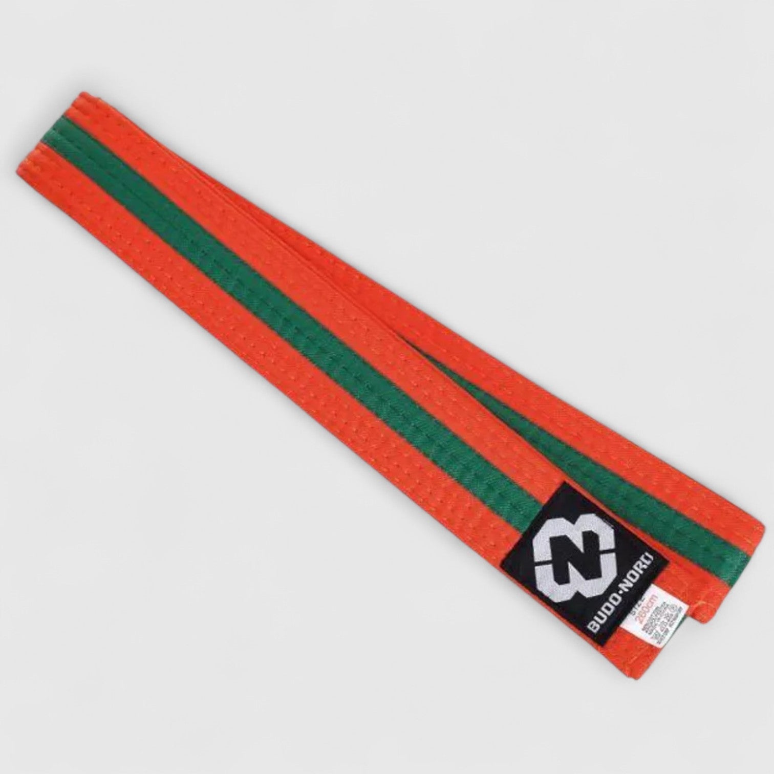 BUDO - NORD Belte med Stripe for kampsport og trening — klassisk kvalitet og holdbarhet - CombatStore.no