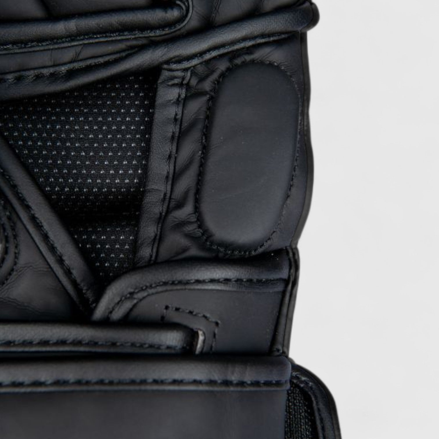 TOP TEN MMA - Contender Sparringshansker - CombatStore.no