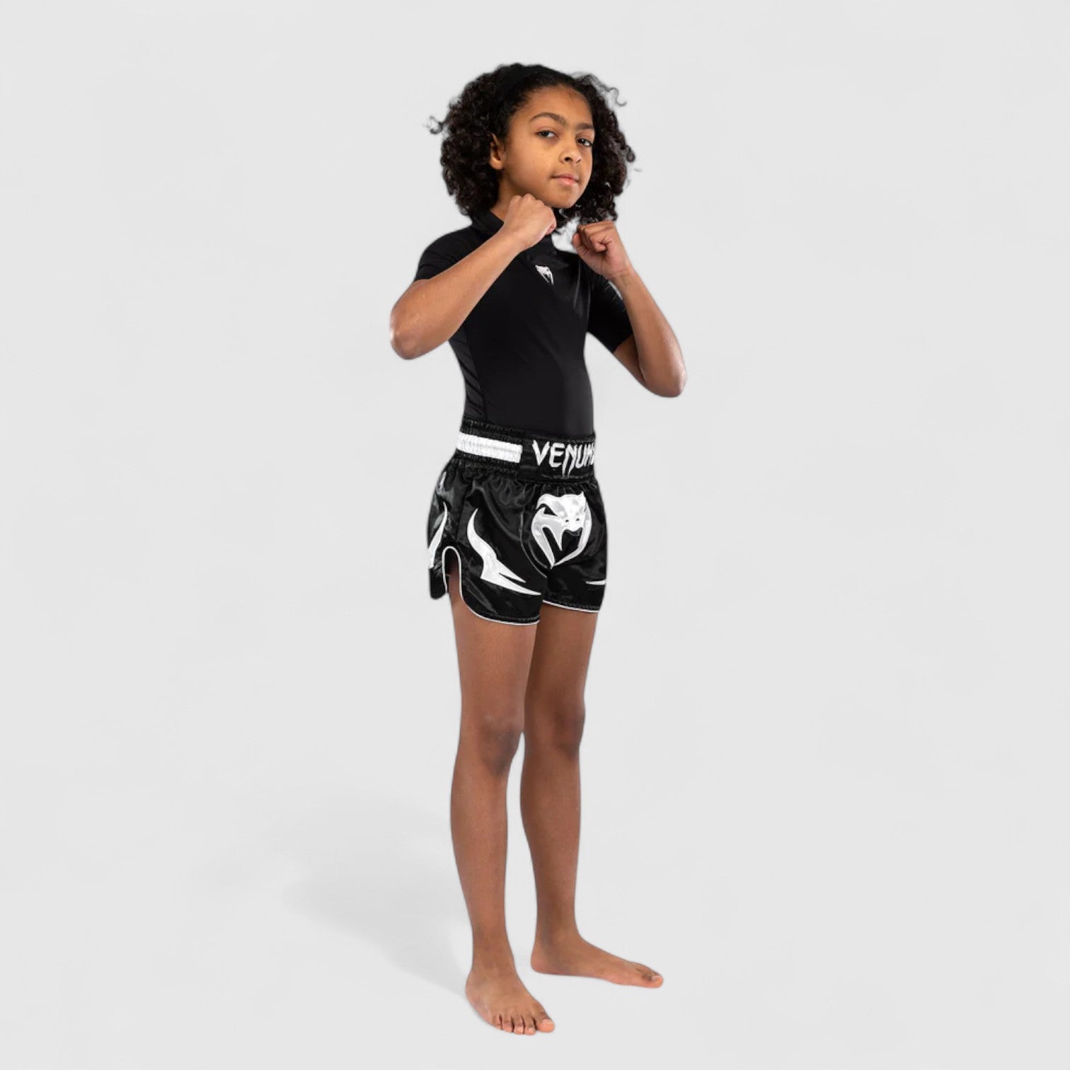 VENUM Inferno Kids Muay Thai Shorts - Svart - CombatStore.no