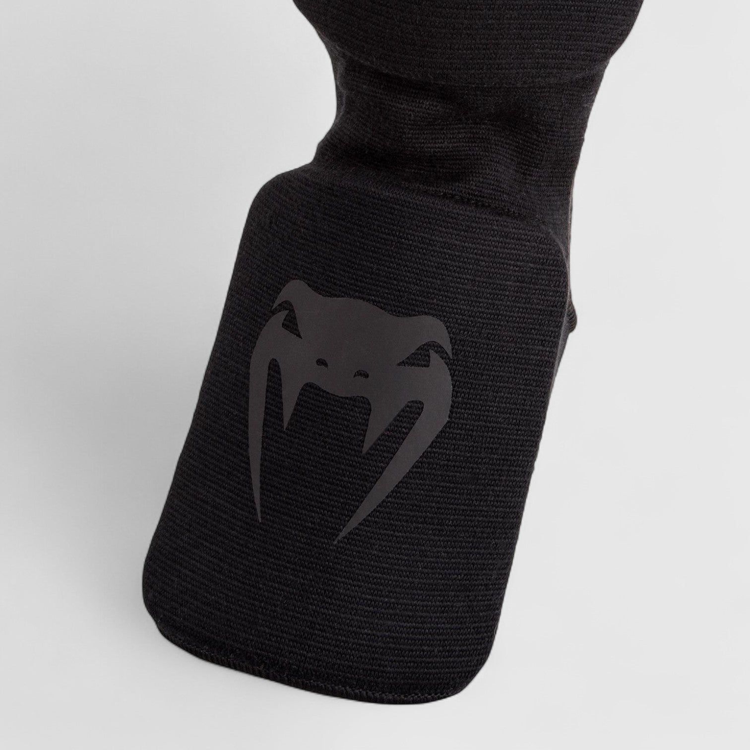 VENUM Kontact Legg og Vristbeskytter - Svart/Svart - CombatStore.no