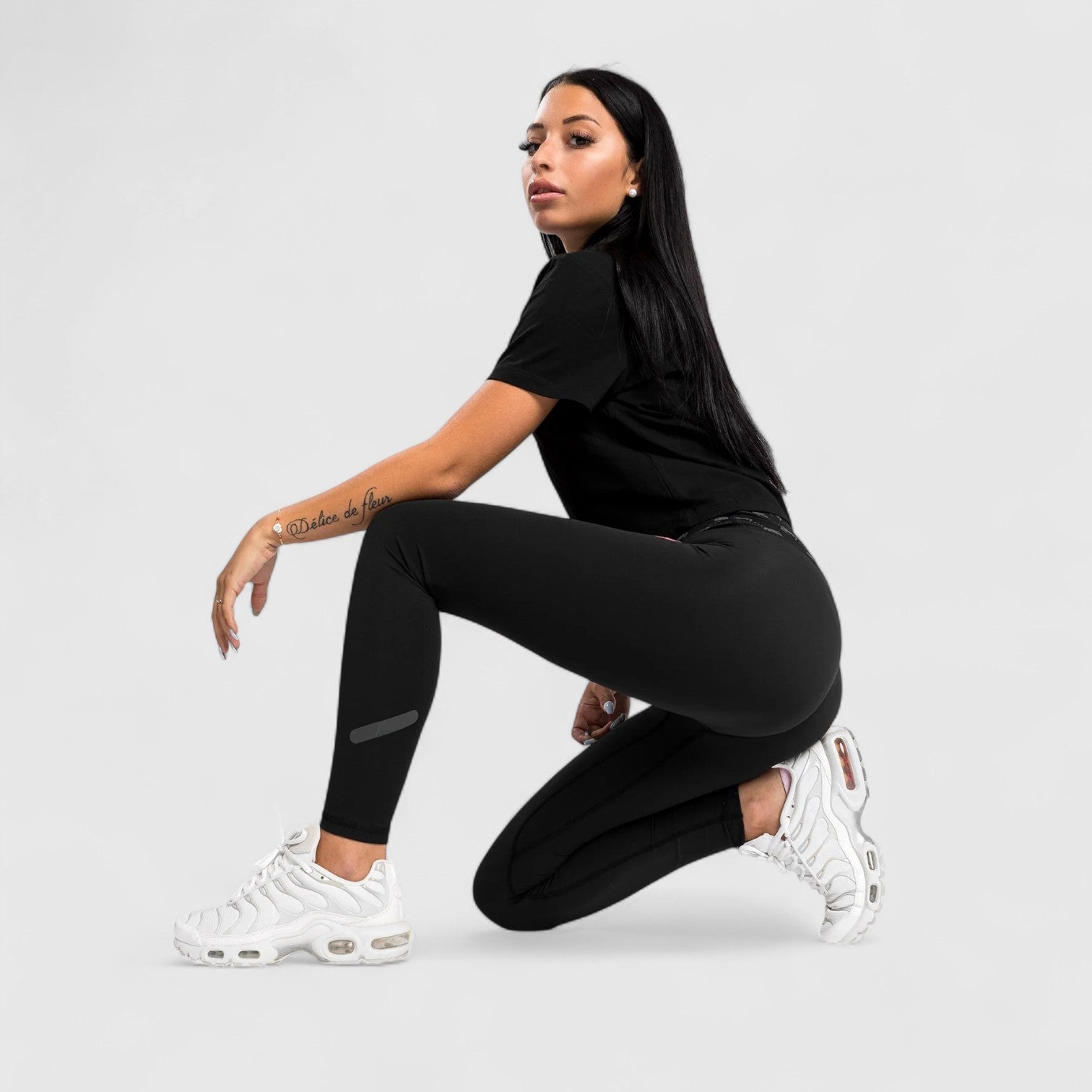 VENUM Monogram 7/8 treningstights Svart/rosa - CombatStore.no