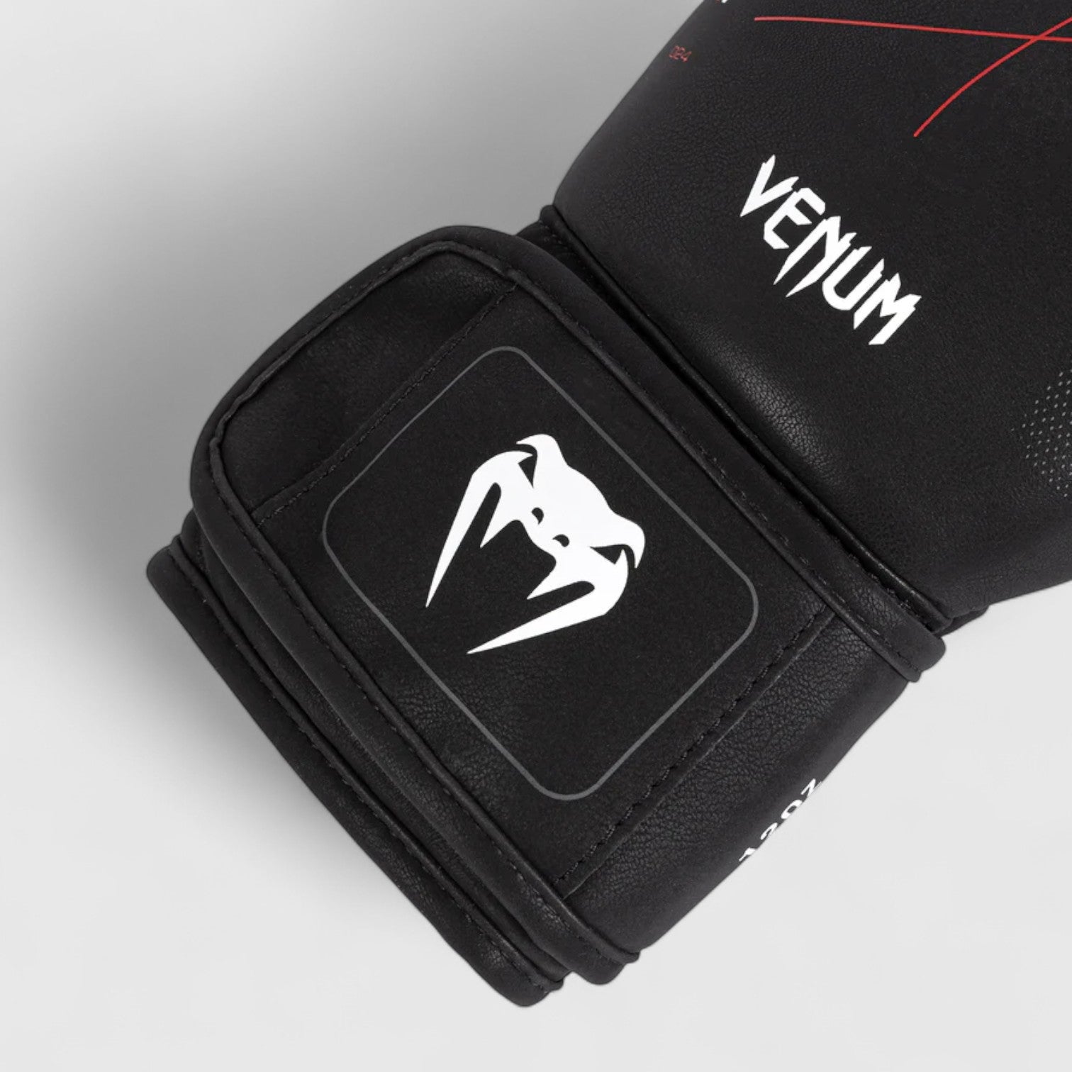 VENUM Tactical XT Boxing Gloves - Svart og Rød - CombatStore.no