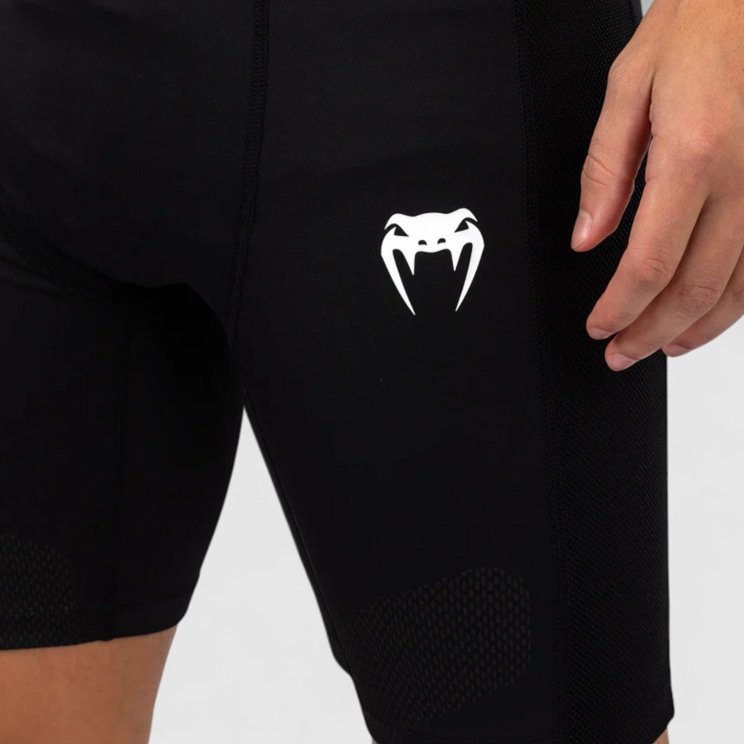 VENUM Tactical XT Vale Tudo Shorts - Svart og Rød - CombatStore.no