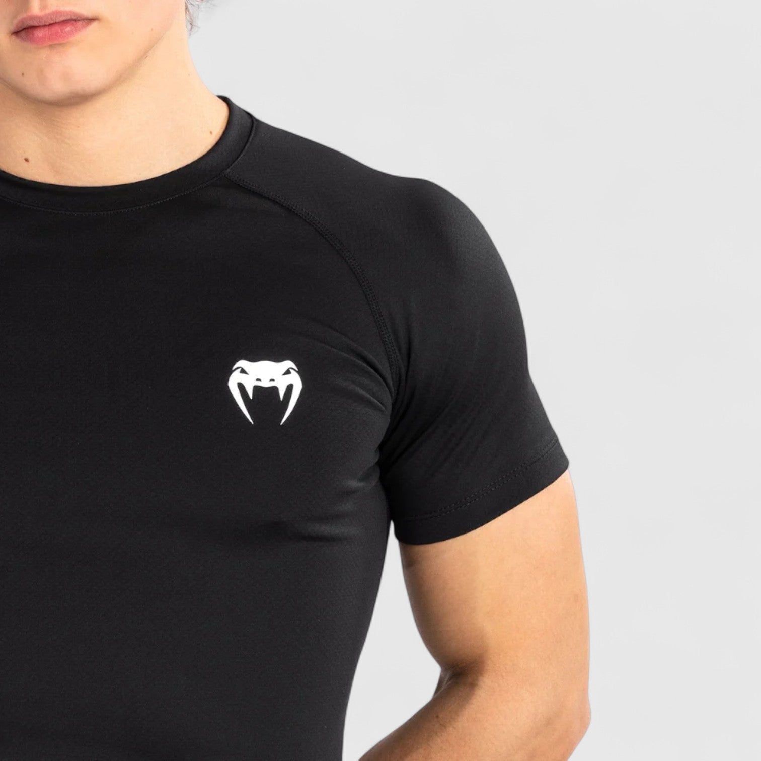 VENUM Contender rashguard med korte armer - CombatStore.no