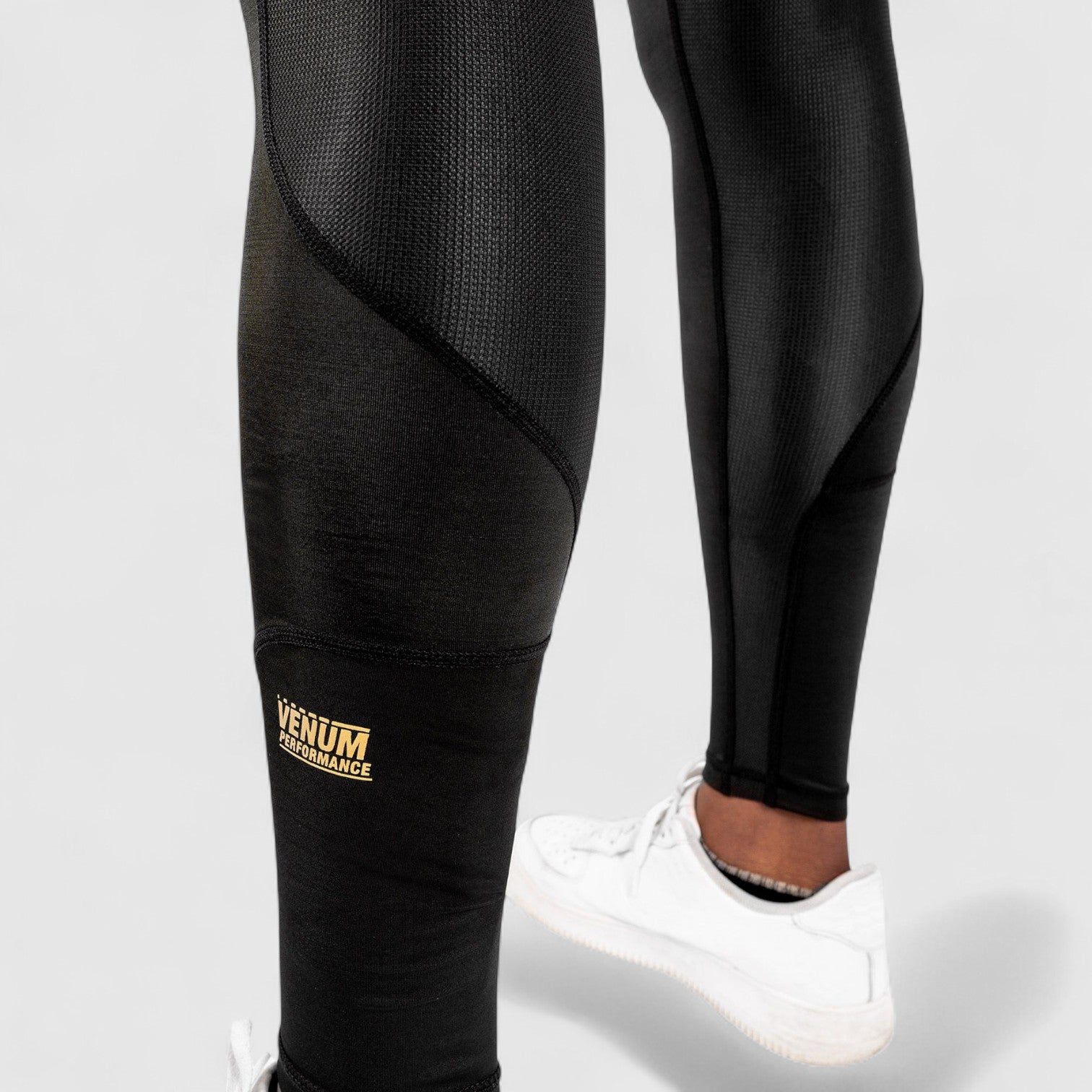 VENUM G - FIT Kompresjonstights - Svart/Gull - CombatStore.no