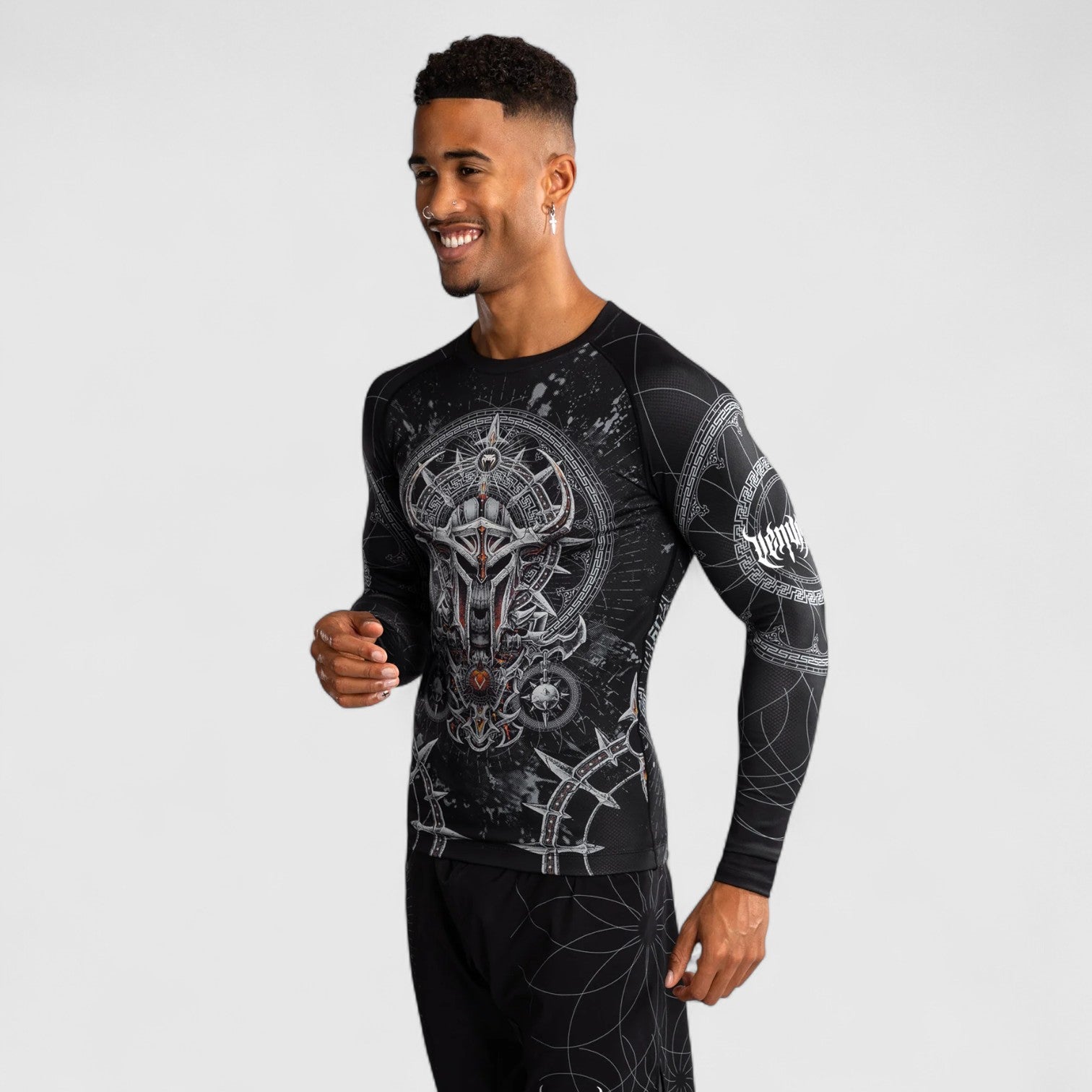 VENUM Gladiator 5.0 rashguard med lange armer - CombatStore.no