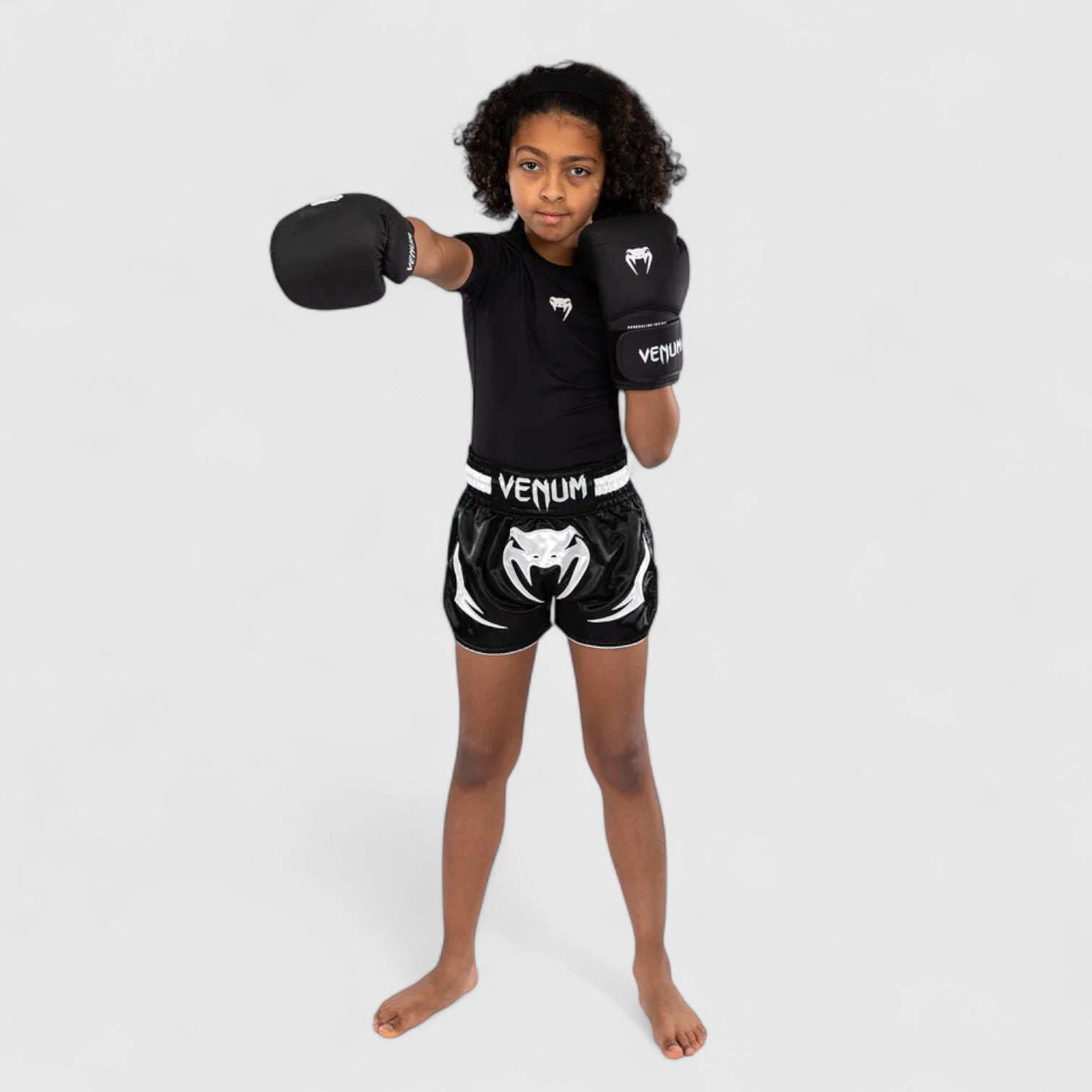 VENUM Inferno Kids Muay Thai Shorts - Svart - CombatStore.no