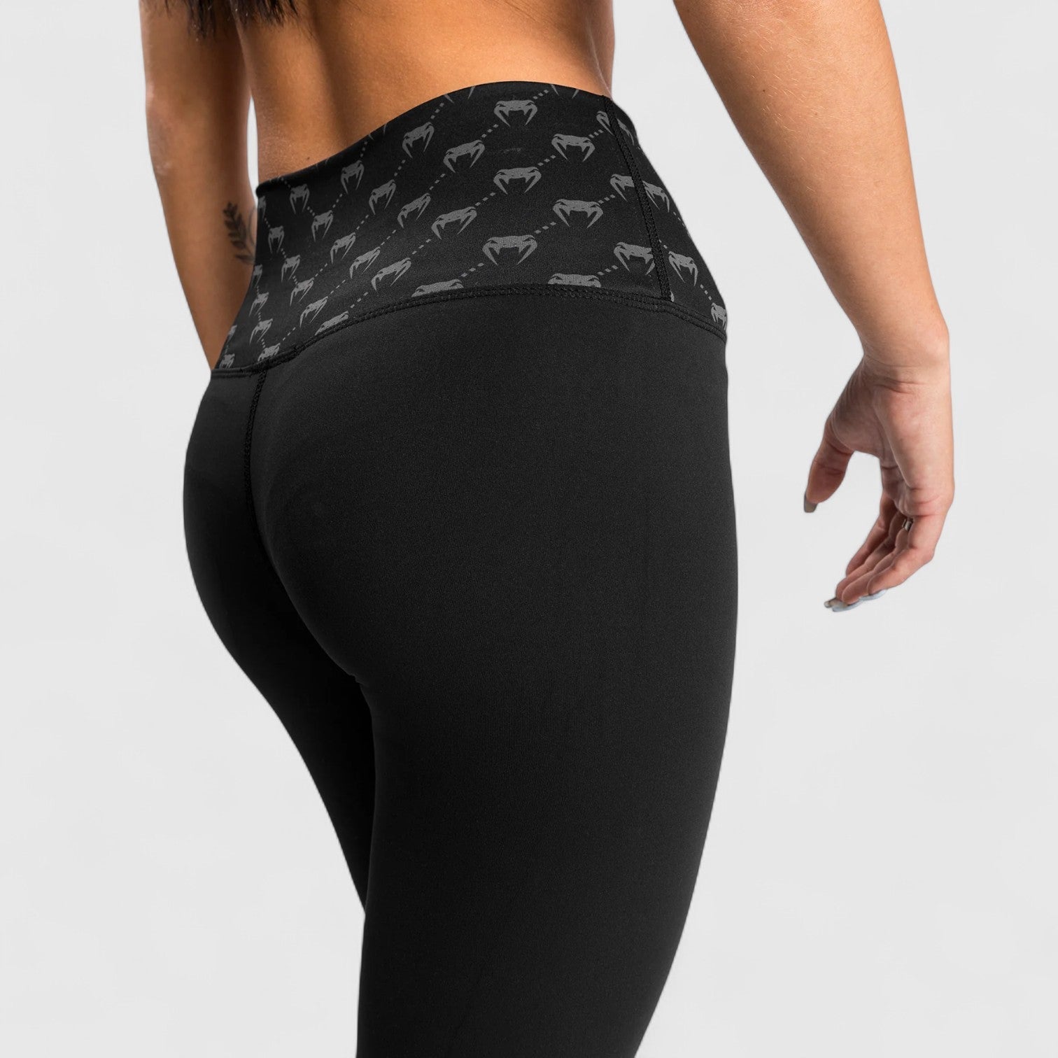 VENUM Monogram 7/8 treningstights Svart/rosa - CombatStore.no