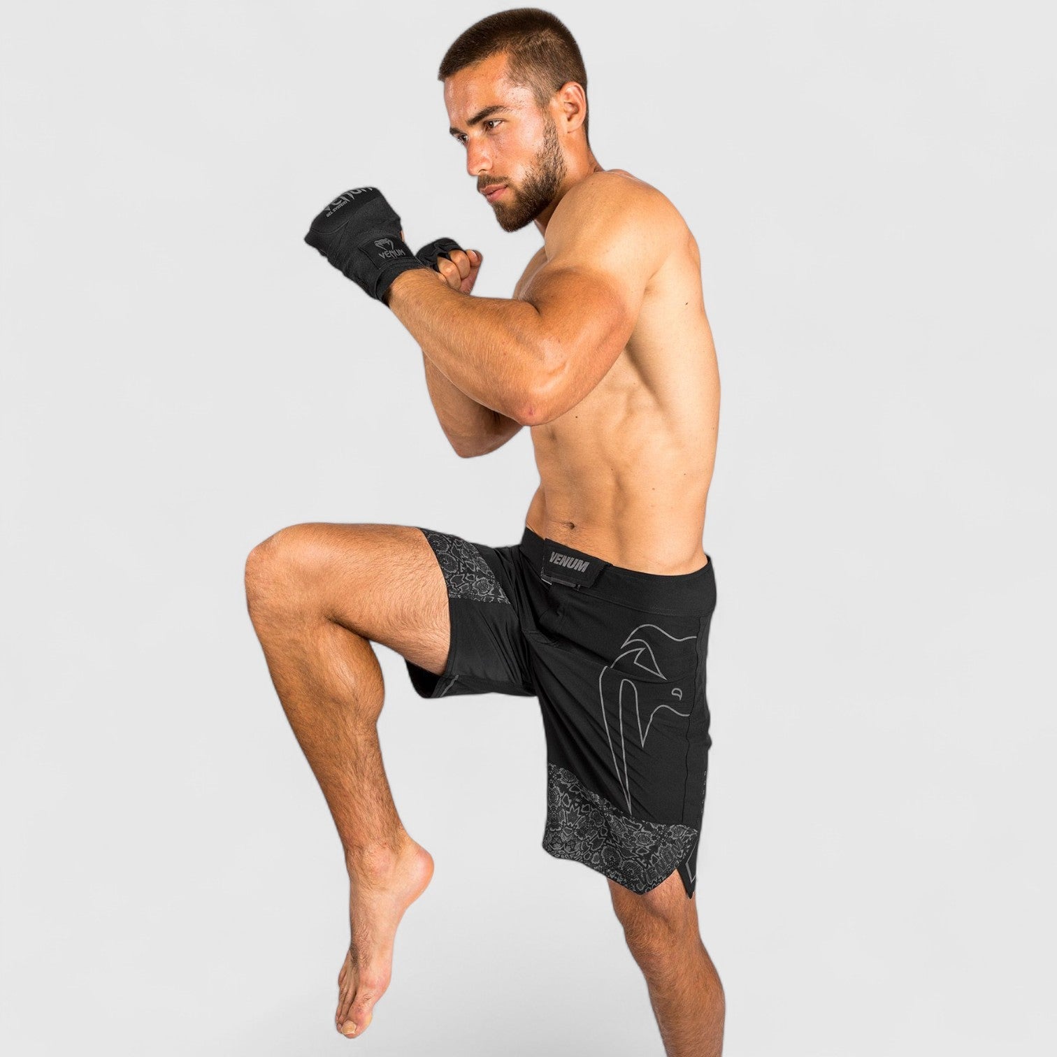 VENUM Reflective Kampshorts Light 4.0 Svart/Svart - CombatStore.no
