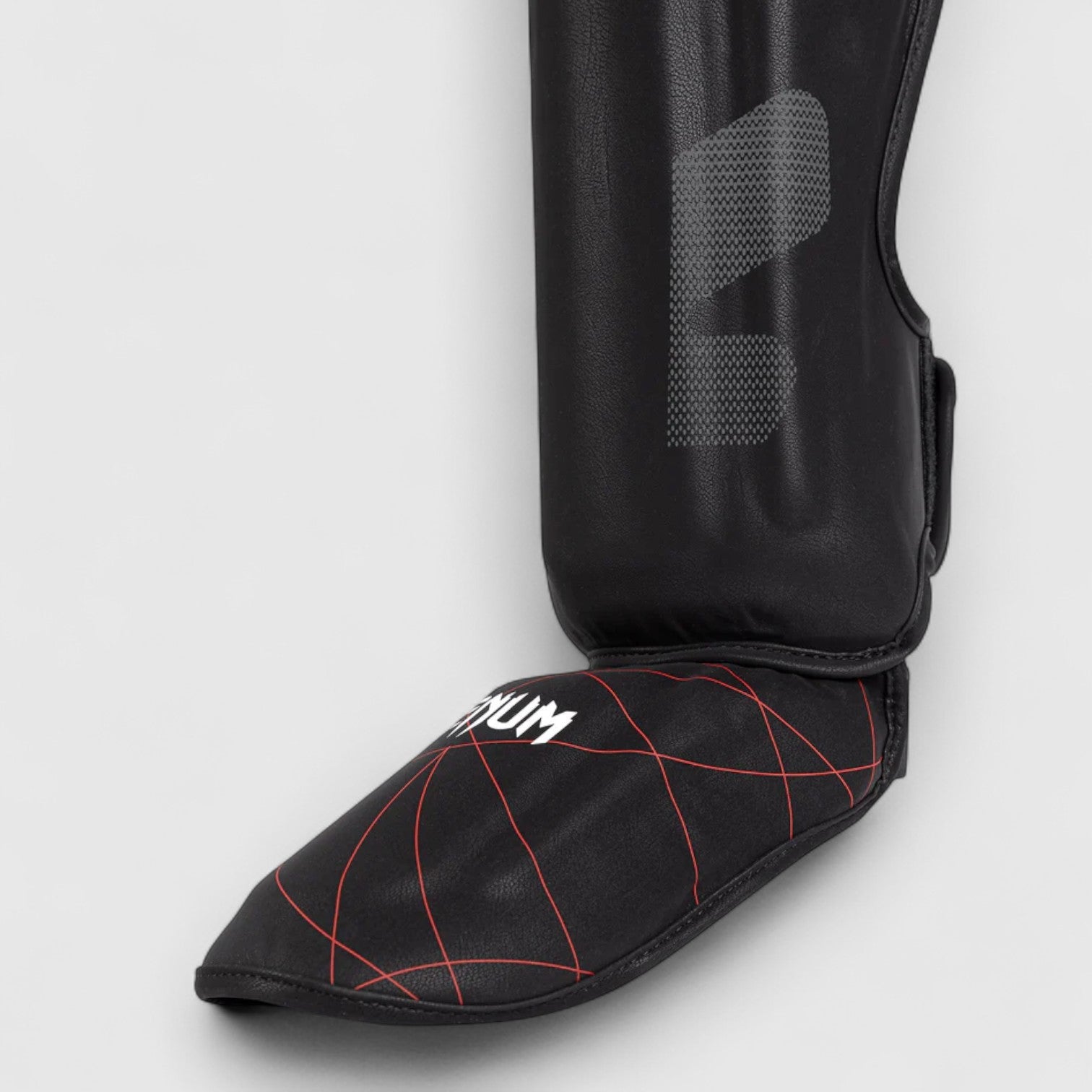 VENUM Tactical XT Shinguards - Svart og Rød - CombatStore.no