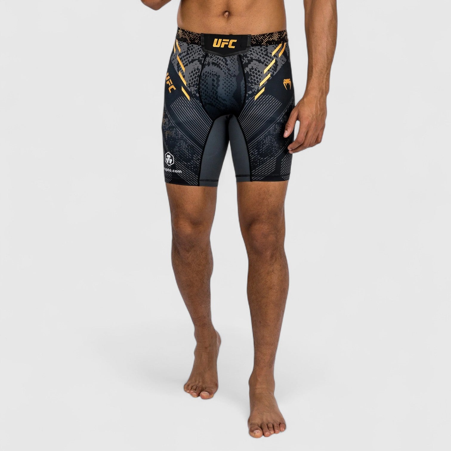 VENUM UFC Adrenaline Vale tudo shorts Svart/Gull - CombatStore.no