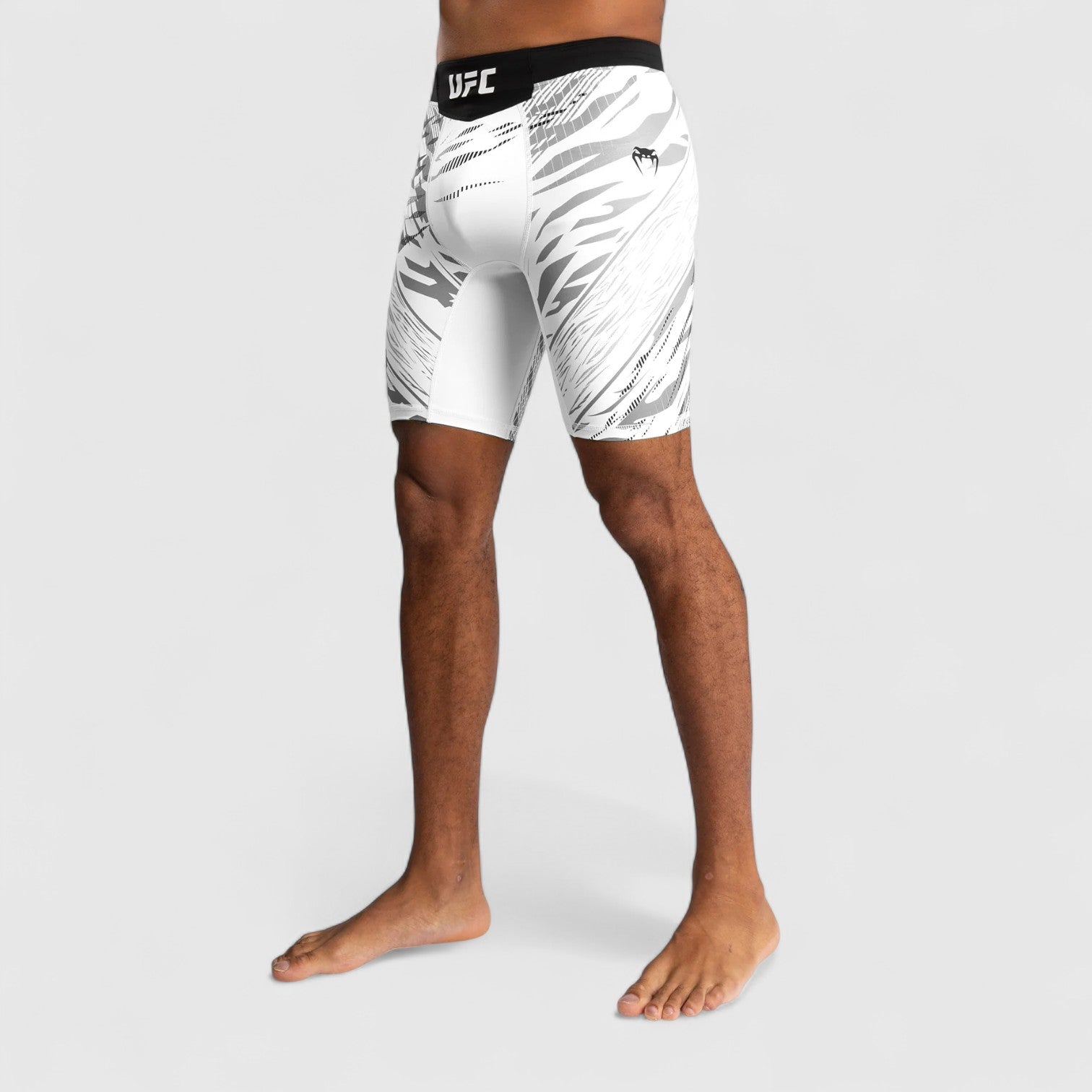 VENUM UFC Fusion Fight Night Vale Tudo Fight Shorts Hvit - CombatStore.no